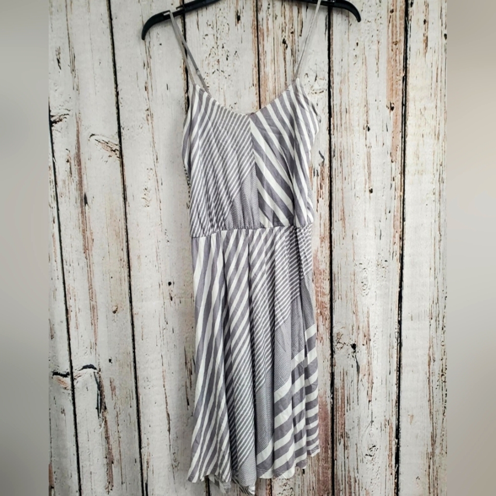 Julie's Closet Women's M Gray‎ White Striped Spaghetti-Strap Summer Dress EUC